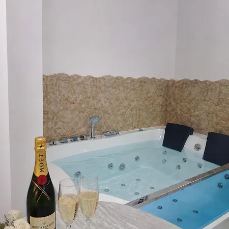 Valaoritou Luxury Jacuzzi By Dimcol 3 Appartement *